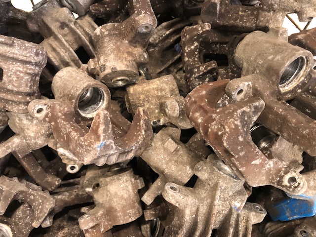 Nassstrahlen | Nassstrahltechnik | verunreinigtes Bauteil | ISP - Innovative Surface Processing